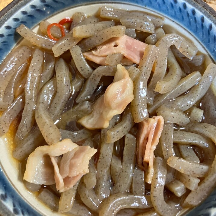 つきこんにゃくとベーコンの煮物